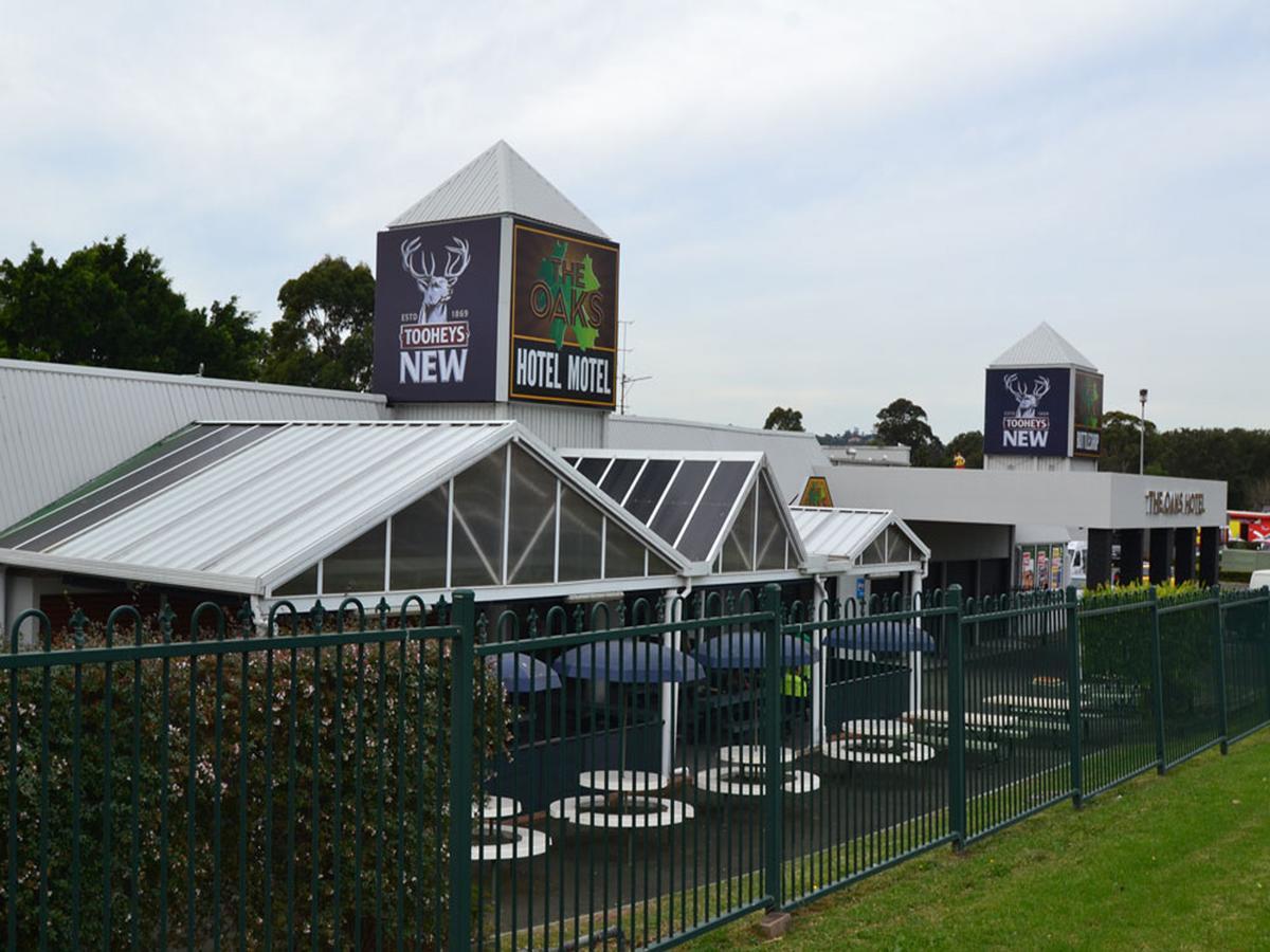 The Oaks Hotel Motel Albion Park ภายนอก รูปภาพ