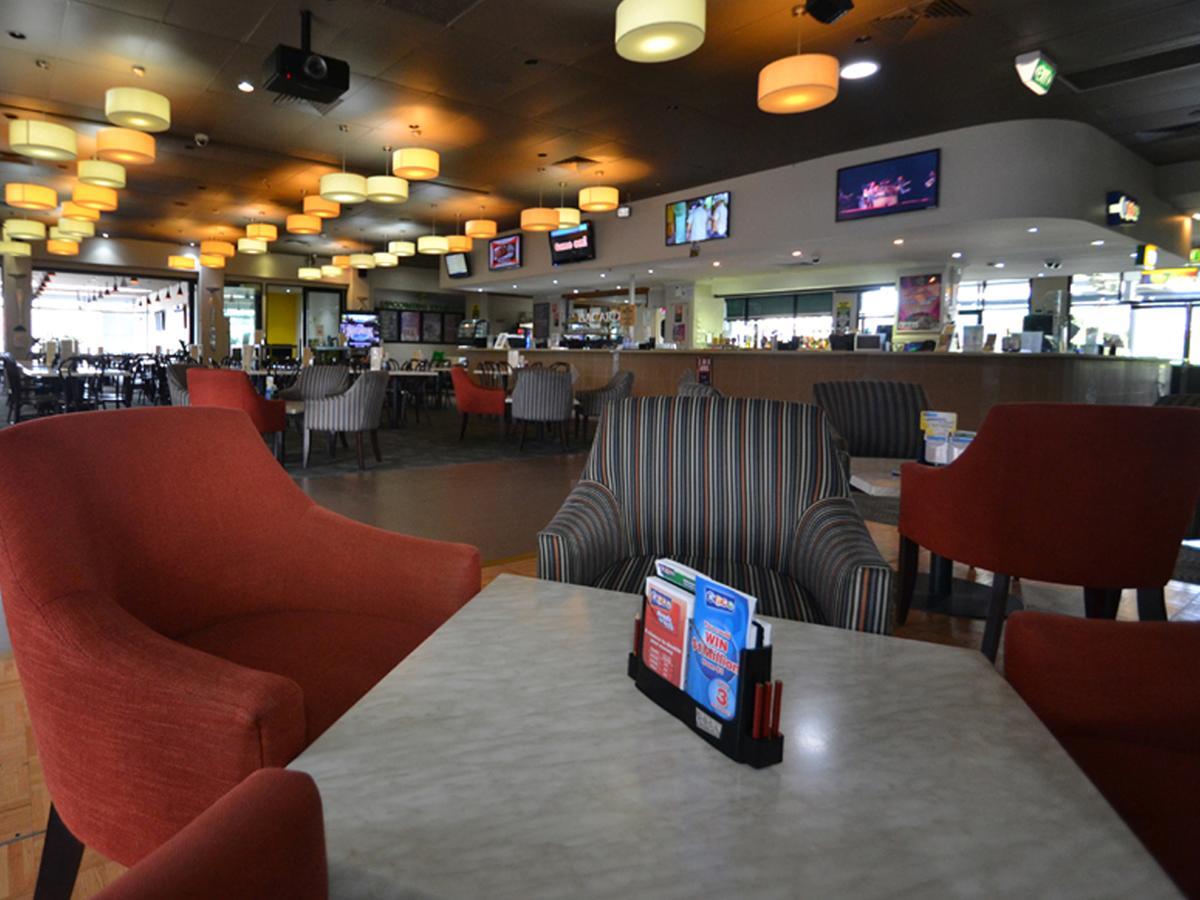 The Oaks Hotel Motel Albion Park ภายนอก รูปภาพ