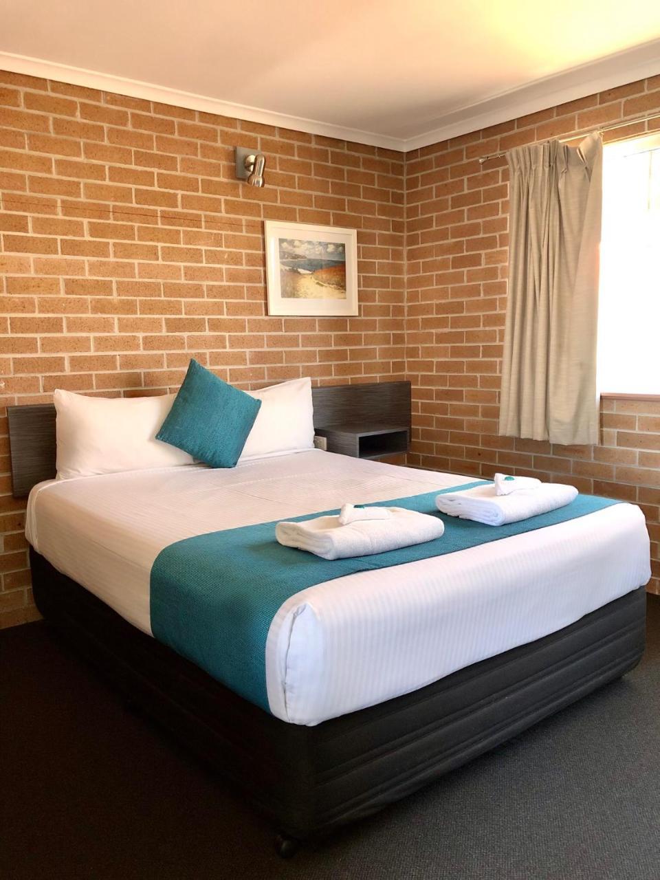 The Oaks Hotel Motel Albion Park ภายนอก รูปภาพ